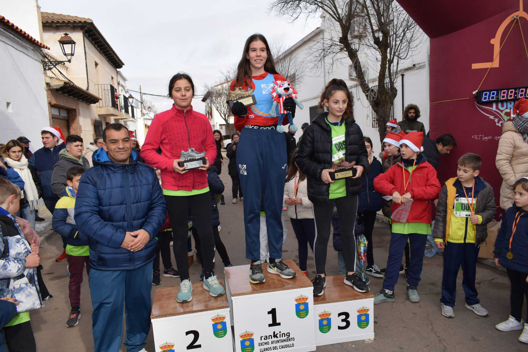 Podium 800 mts femenino imagenes VII carrera San Silvestre